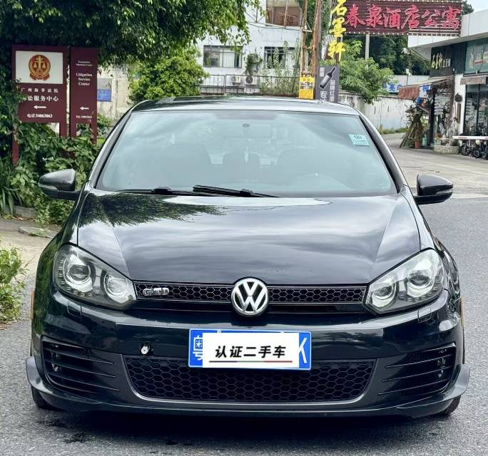 Volkswagen Golf 2011 car image #2