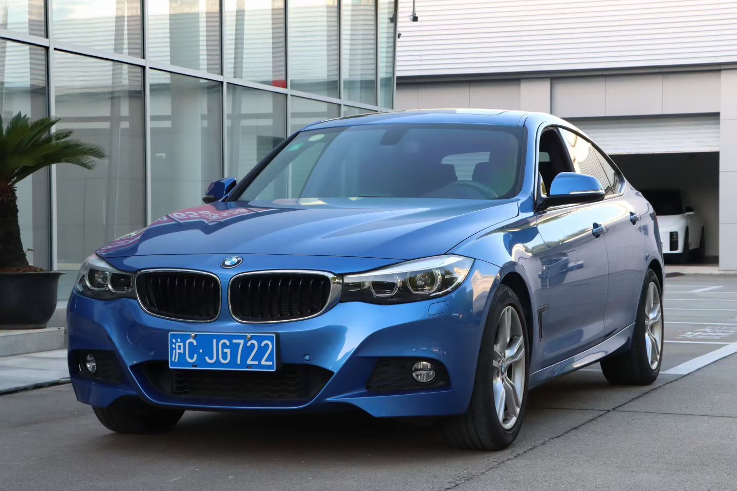 BMW 3 Series GT 2017 BMW 3 Series GT 2017 car image