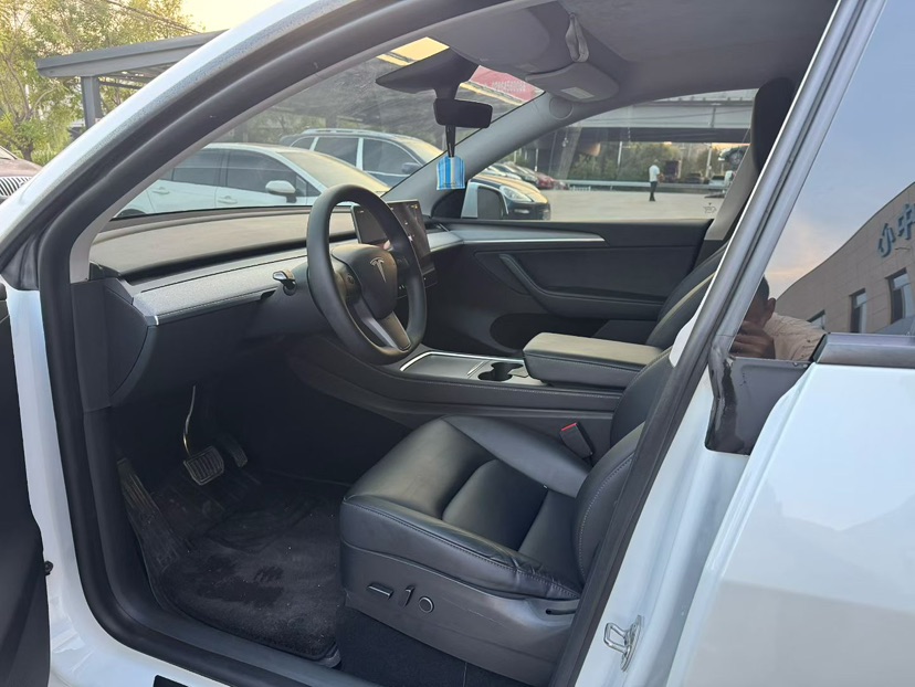 Tesla Model Y 2023 #8 Tesla Model Y 2023 car image #8