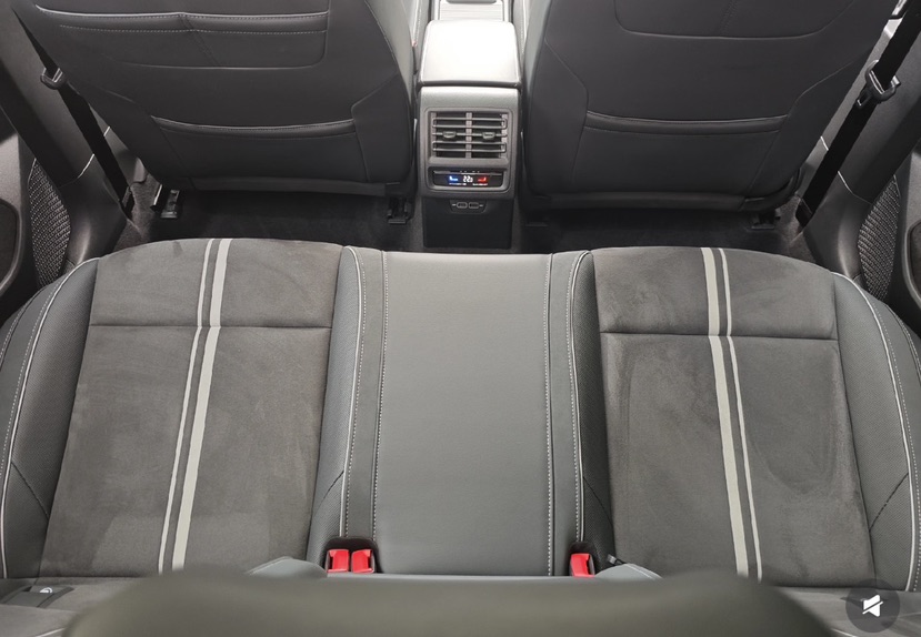 Volkswagen Golf 2023 car image #5