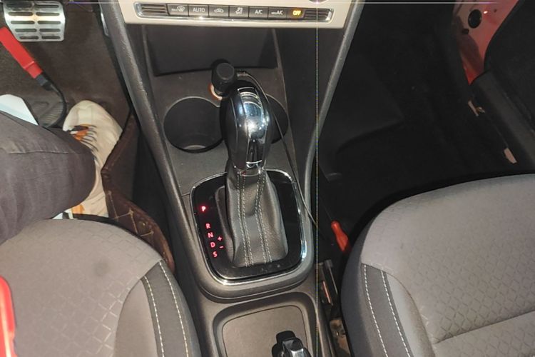Volkswagen Polo 2015 car image #14