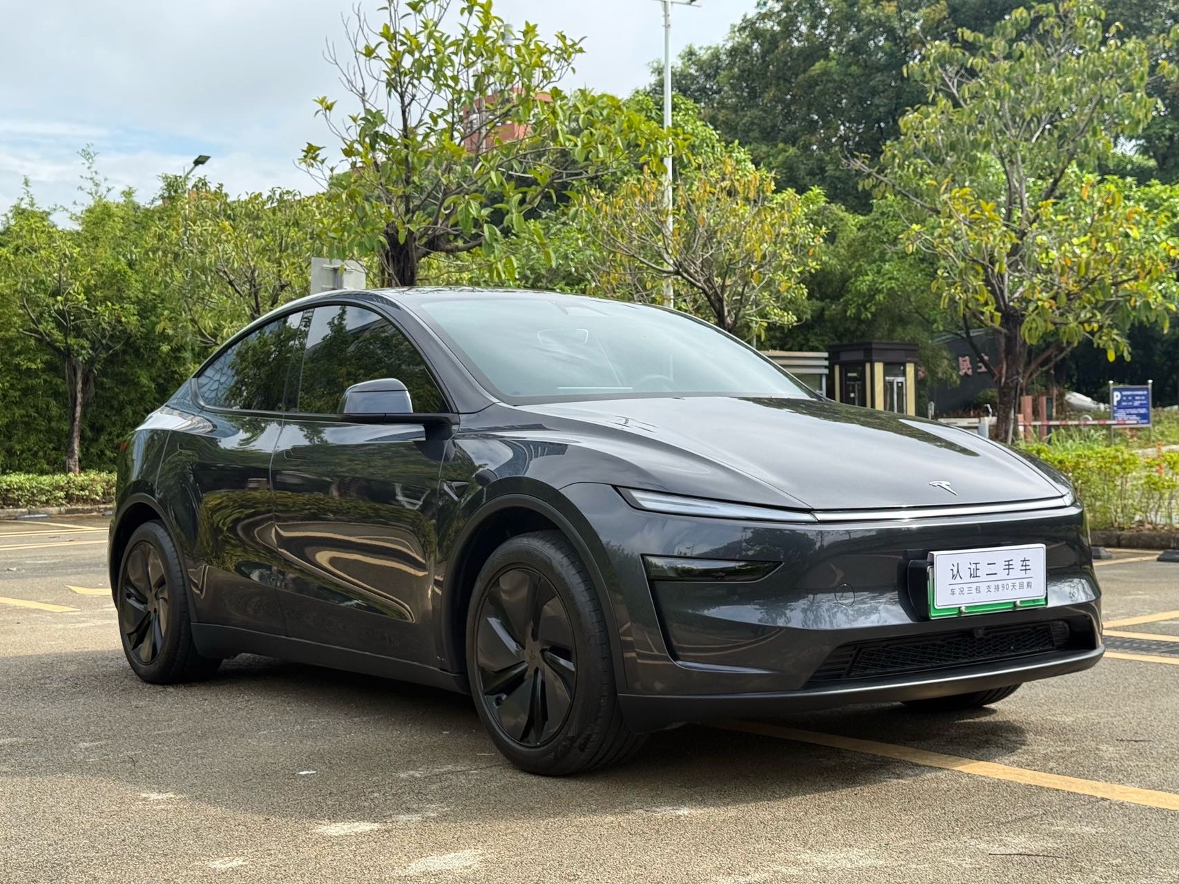 Tesla Model Y 2025 #3 Tesla Model Y 2025 car image #3