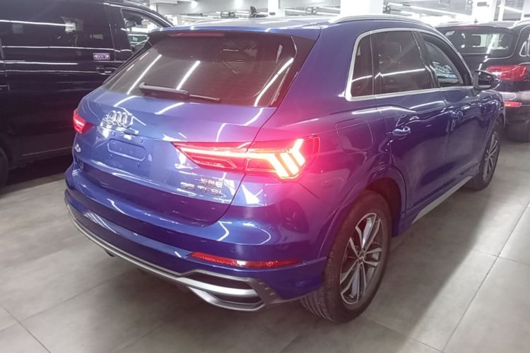Audi Q3 2021 car image #7