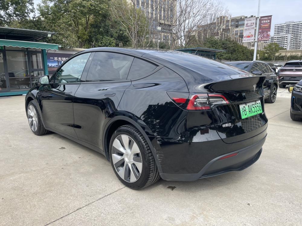 Tesla Model Y 2022 #4 Tesla Model Y 2022 car image #4