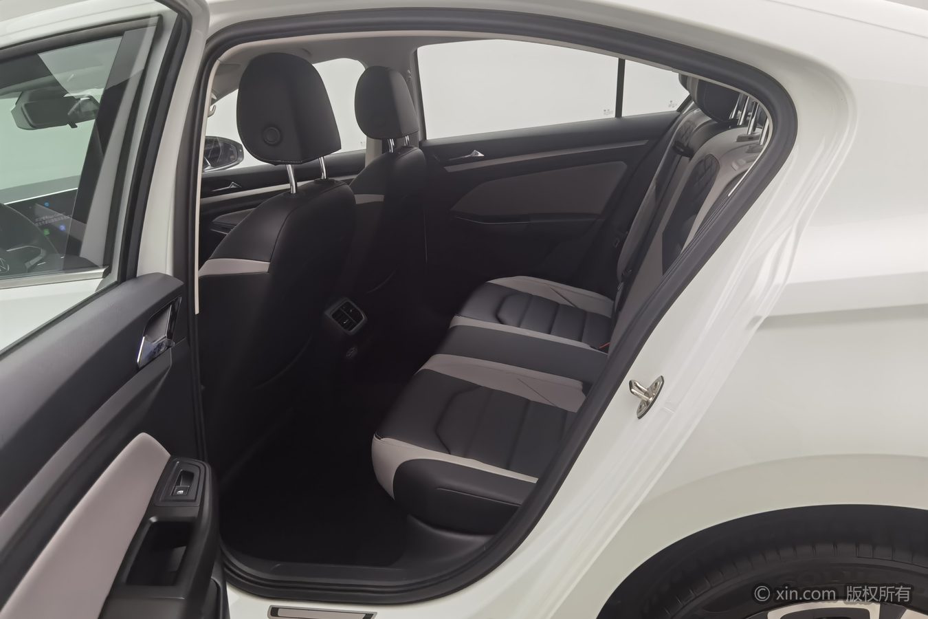 Volkswagen Bora 2025 car image #16