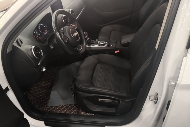 Audi A3 2017 car image #19