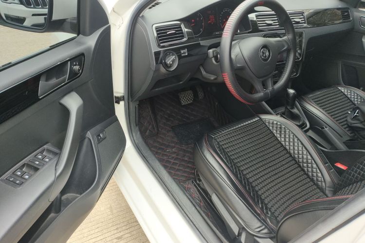 Volkswagen Santana 2019 صورة سيارة #16