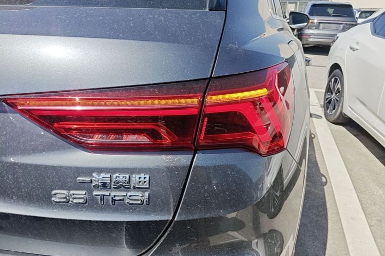 Audi Q3 2019 #8 Audi Q3 2019 car image #8