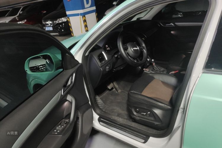 Audi Q3 2017 car image #19