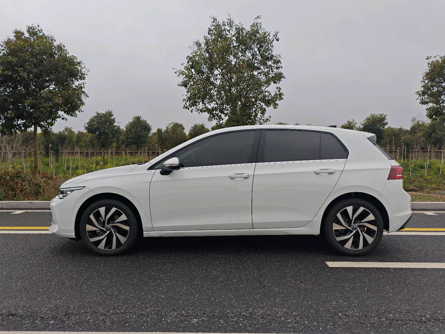 Volkswagen Golf 2026 car image #5