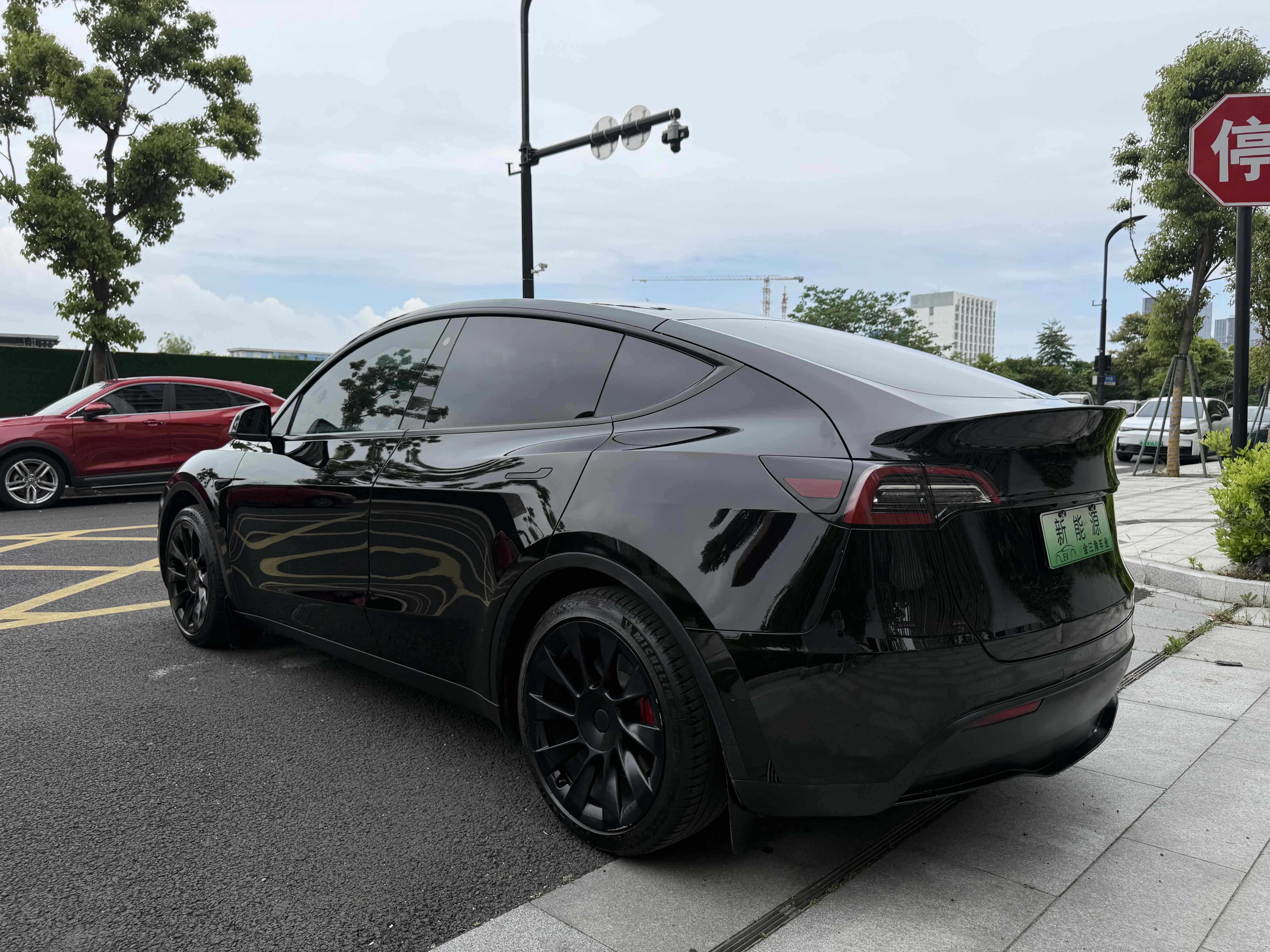 Tesla Model Y 2022 car image #11