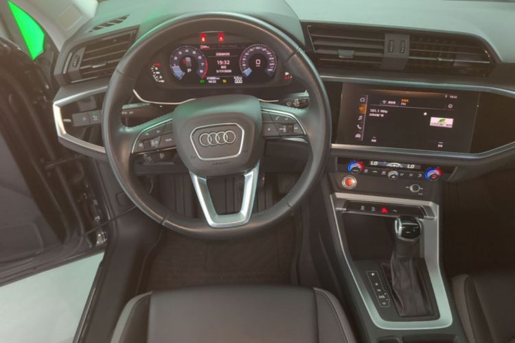 Audi Q3 2021 car image #11