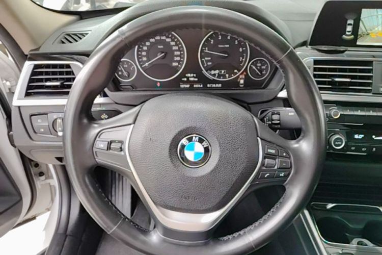 BMW 3 Series 2017 car image #11