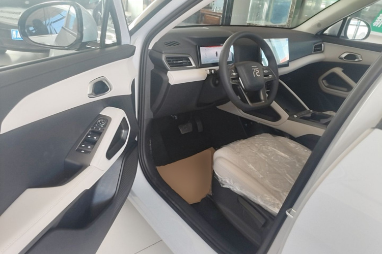 BYD YuanUP 2025 #16 BYD YuanUP 2025 car image #16