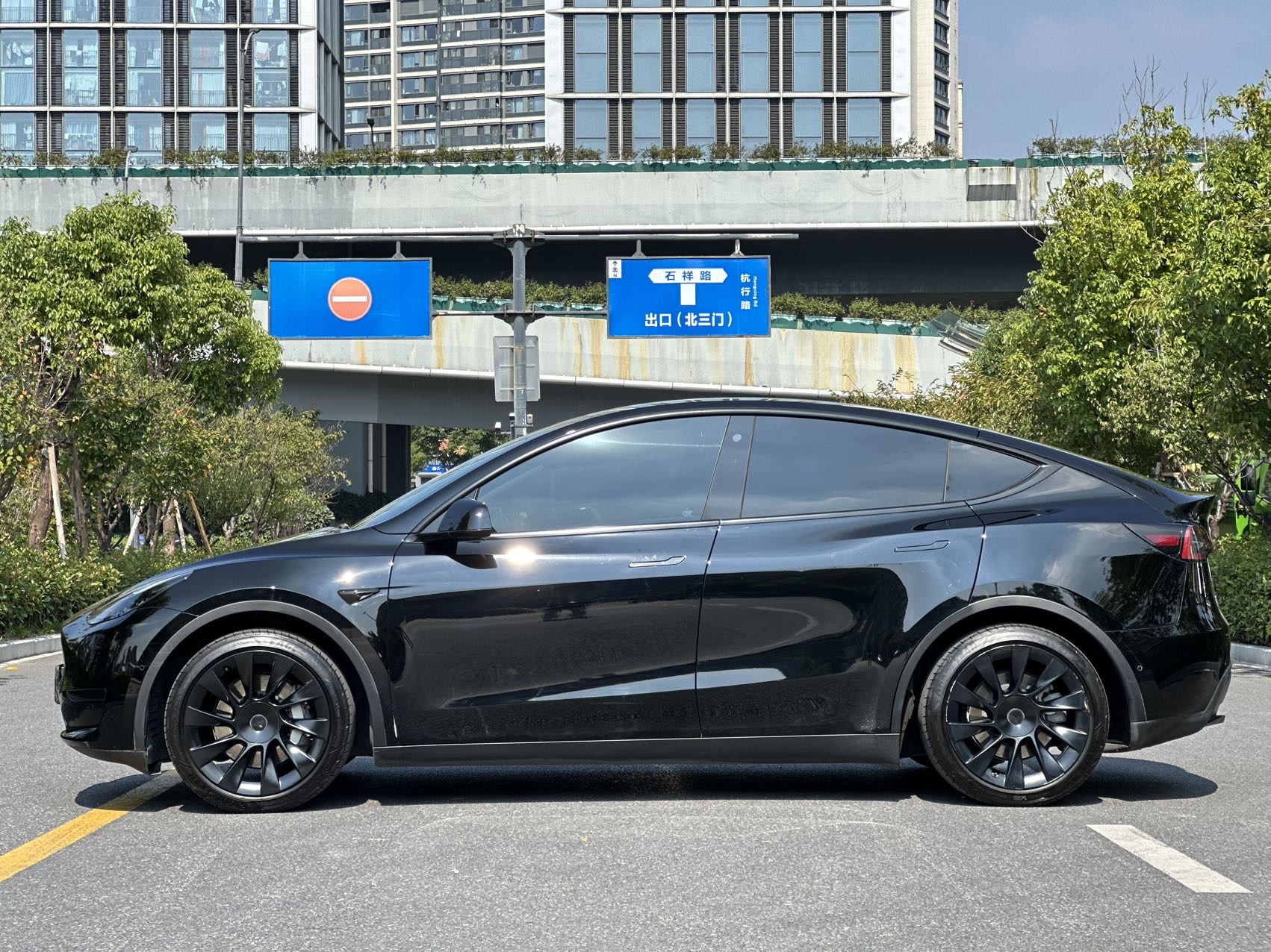 Tesla Model Y 2022 #9 Tesla Model Y 2022 car image #9