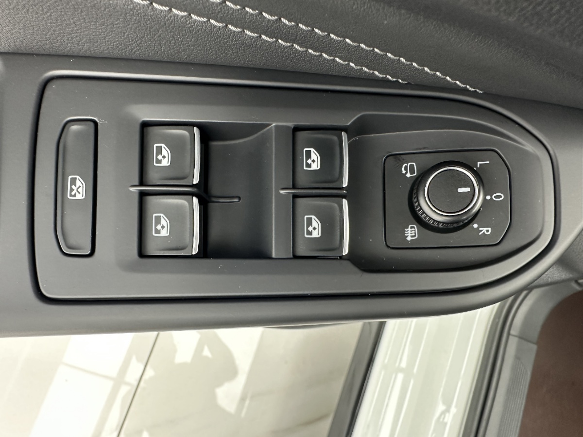 Volkswagen Golf 2022 car image #12