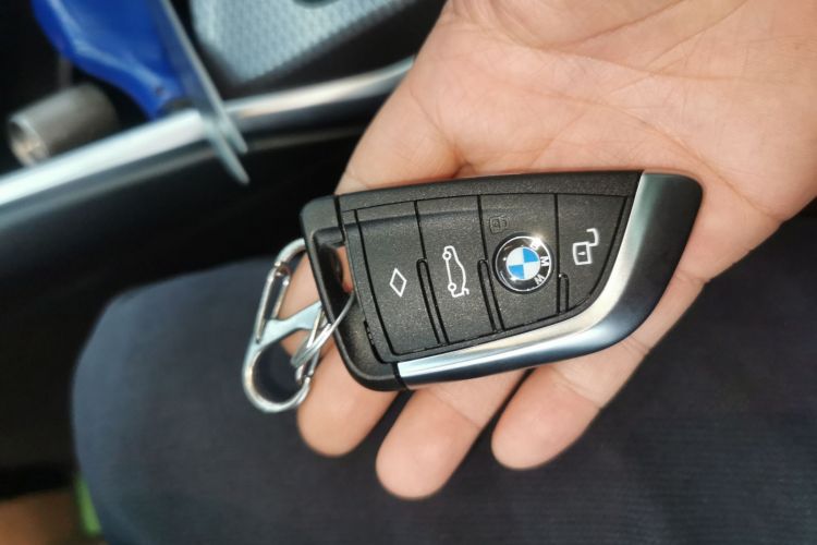 BMW 3 Series 2025 изображение автомобиля #9