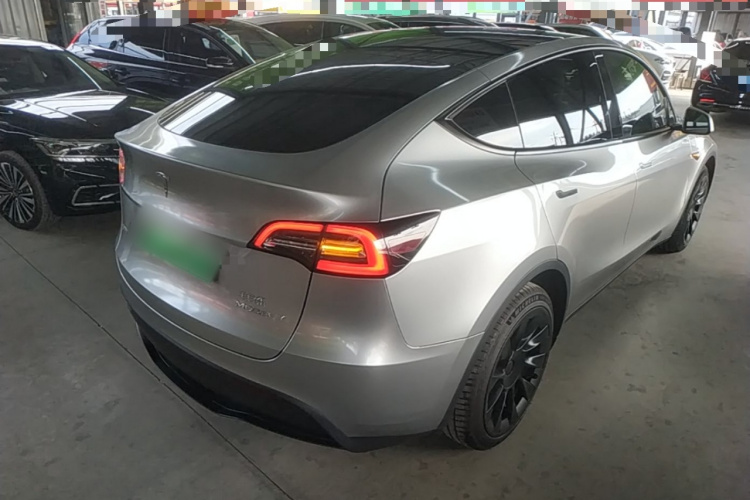 Tesla Model Y 2023 car image #7