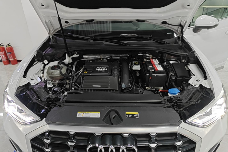 Audi Q3 2021 car image #20