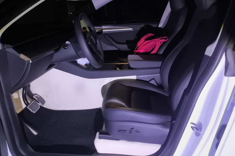 Tesla Model Y 2023 #16 Tesla Model Y 2023 صورة سيارة #16