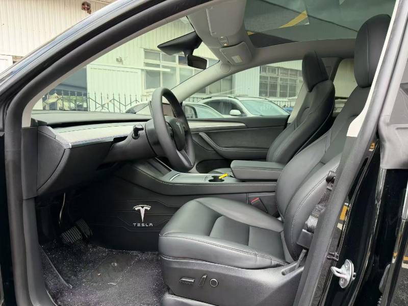Tesla Model Y 2023 car image #4