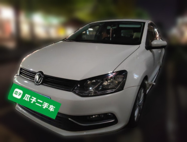 Volkswagen Polo 2015 car image 