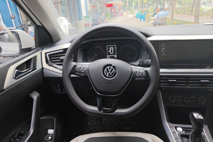 Volkswagen Polo 2021 car image #11