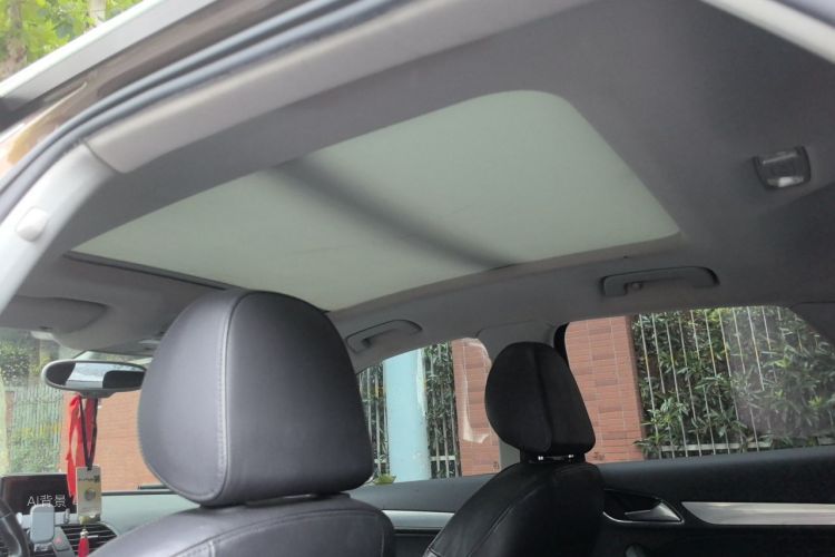 Audi Q3 2015 car image #20
