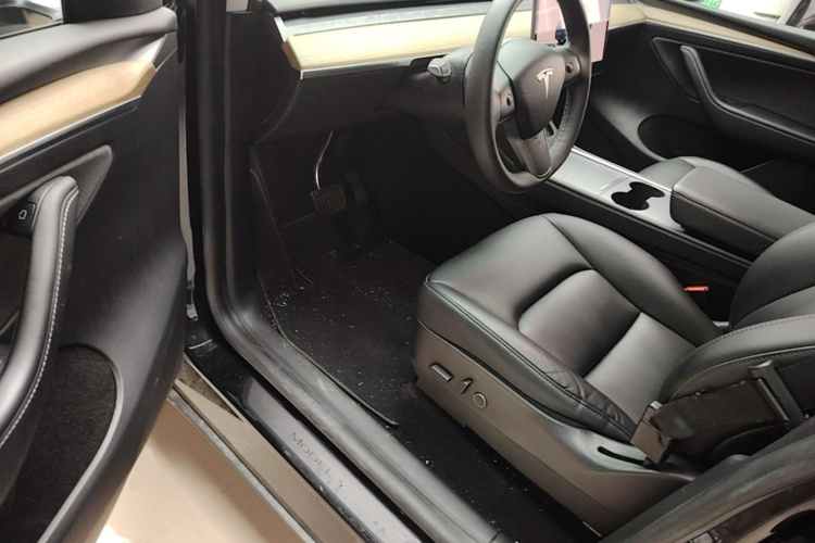 Tesla Model Y 2022 #16 Tesla Model Y 2022 car image #16