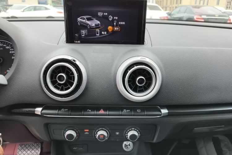 Audi A3 2018 car image #13