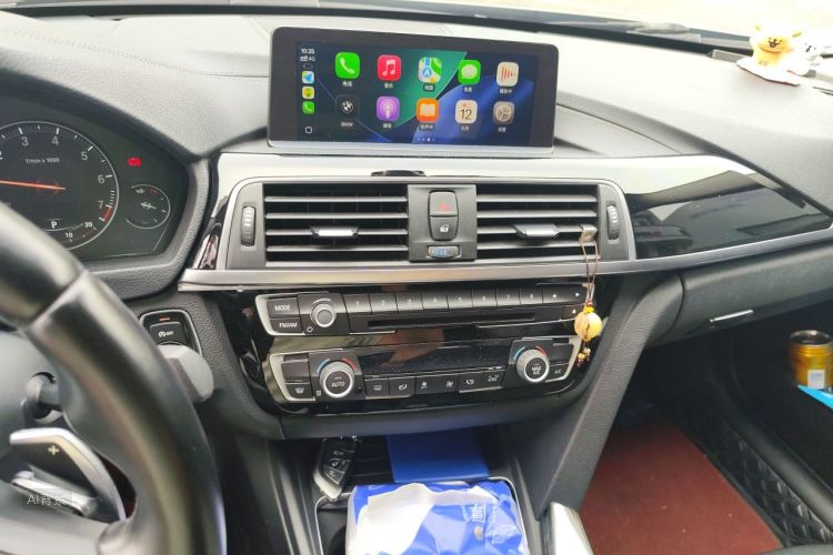 BMW 3 Series 2018 car image #15