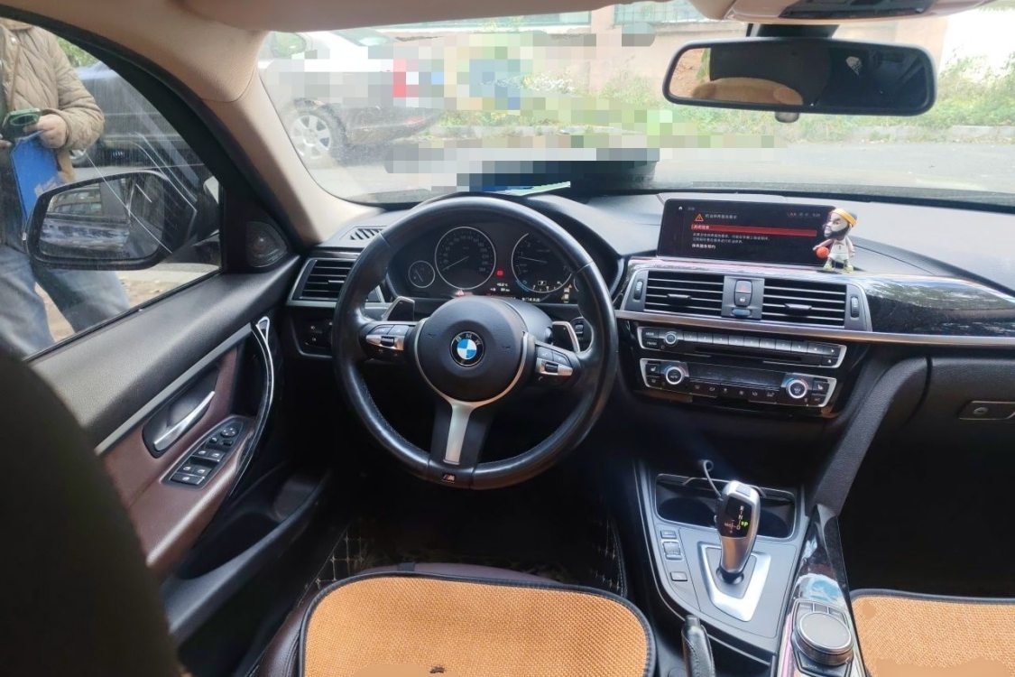 BMW 3 Series 2018 car image #22