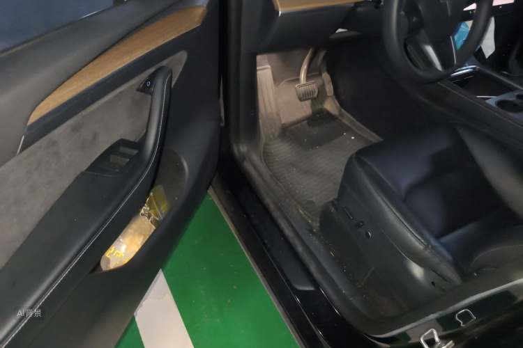 Tesla Model Y 2022 immagine di auto #18