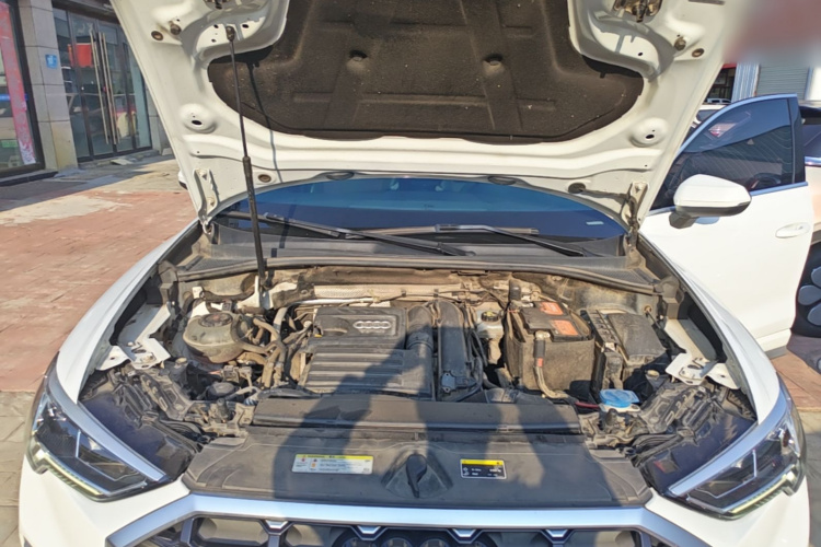 Audi Q3 2019 car image #22
