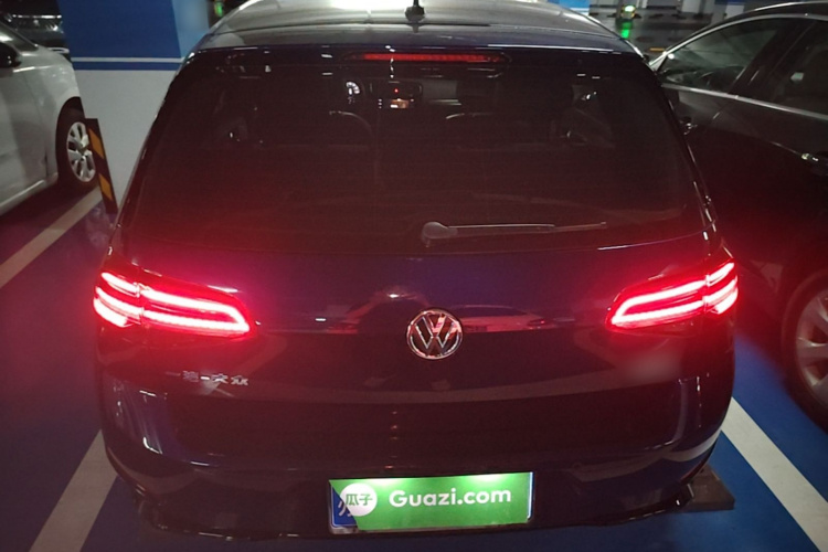 Volkswagen Golf 2020 car image #6