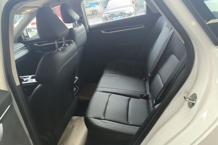 GEELY Emgrand 2026 car image #17