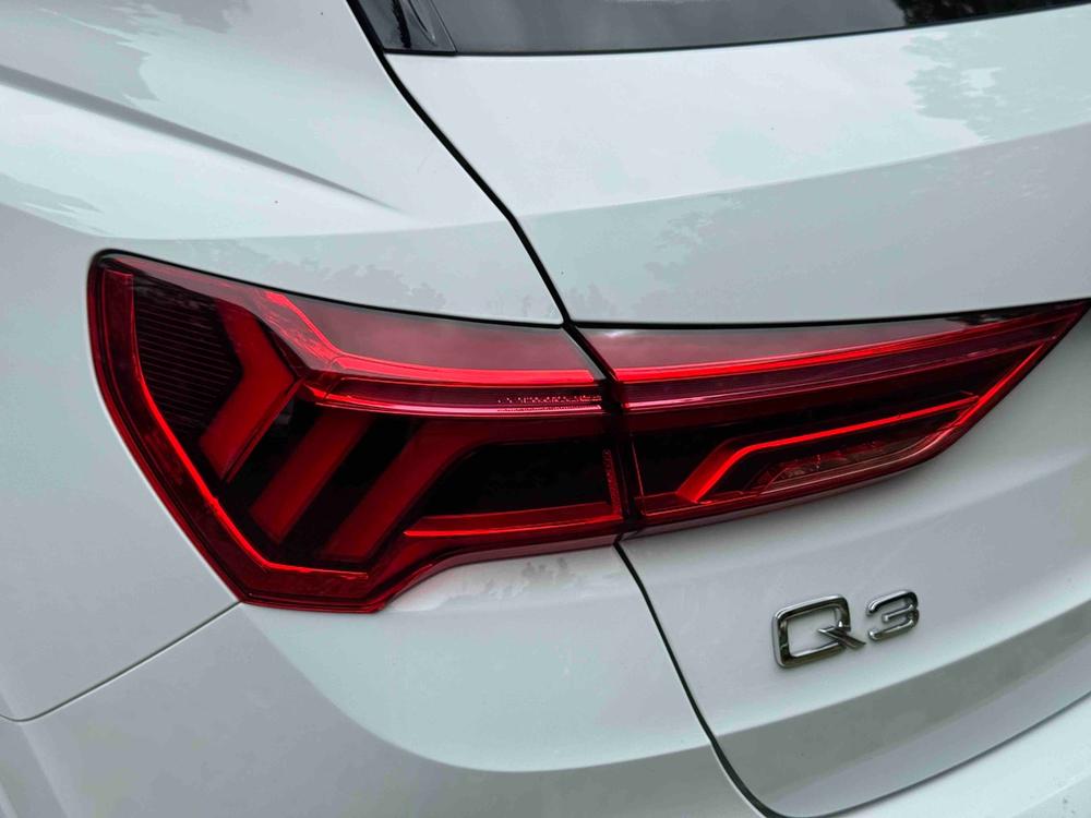 Audi Q3 2023 car image #12