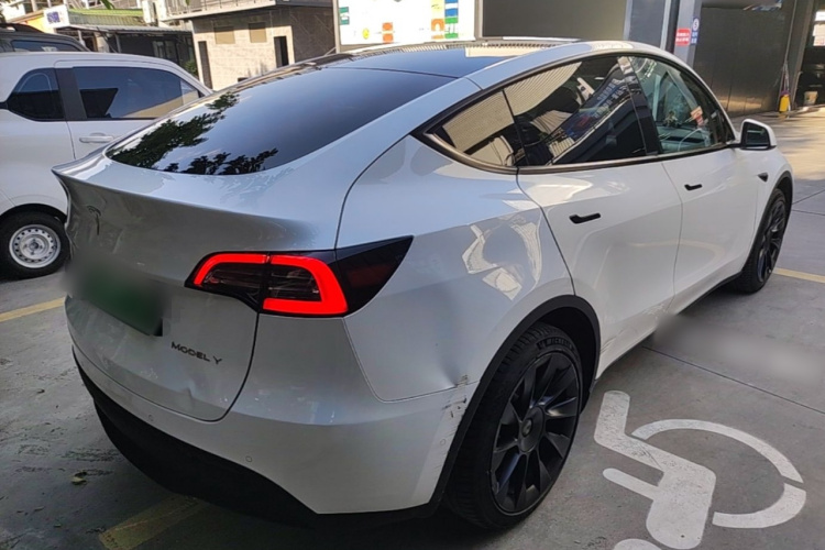 Tesla Model Y 2023 #5 Tesla Model Y 2023 immagine di auto #5