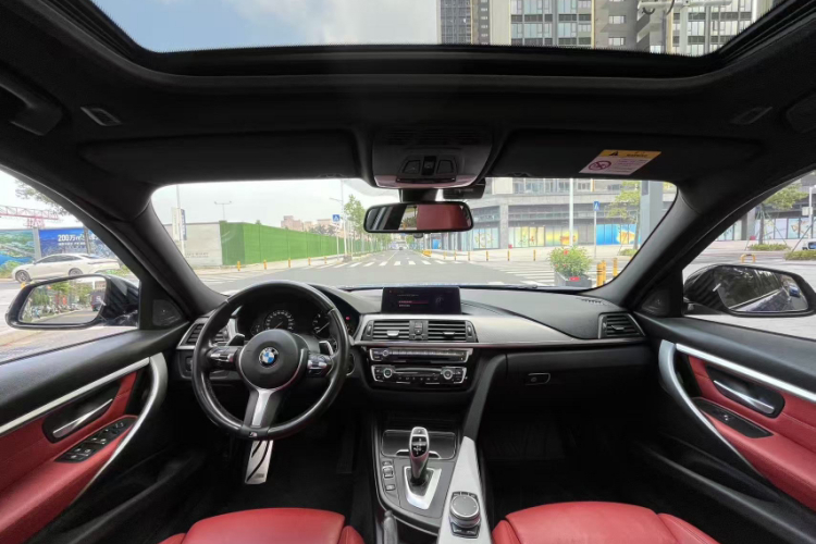 BMW 3 Series 2018 car image #10