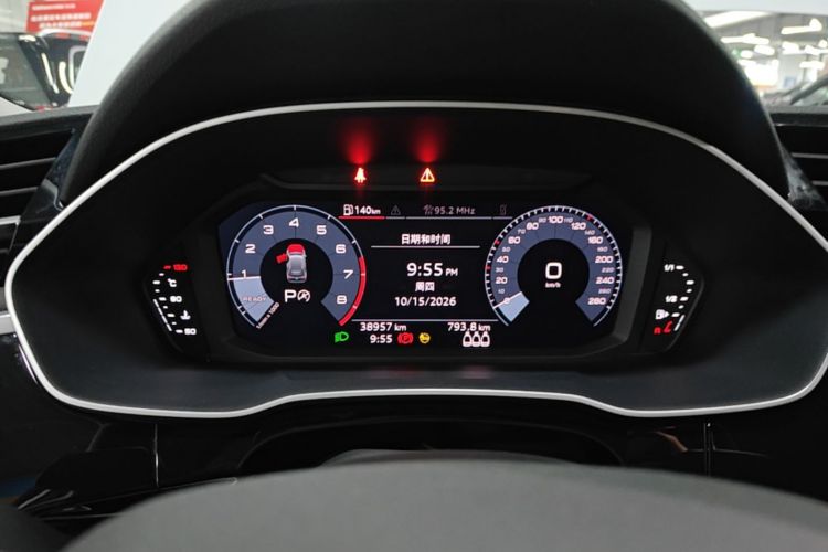 Audi Q3 2021 car image #12
