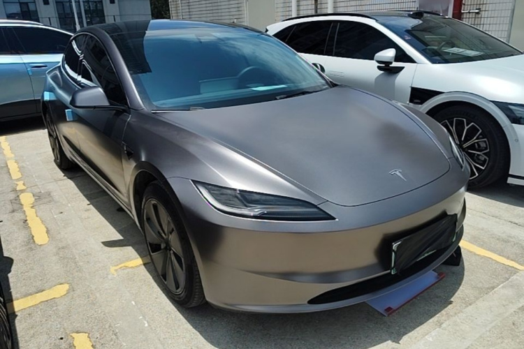 Tesla Model 3 2024 car image #4