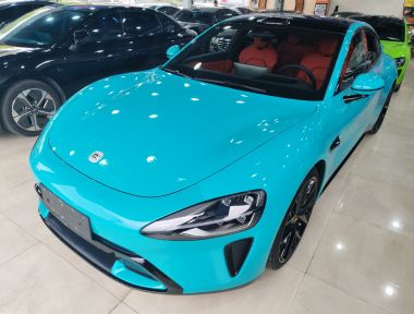 MI SU7 2025 immagine di auto 