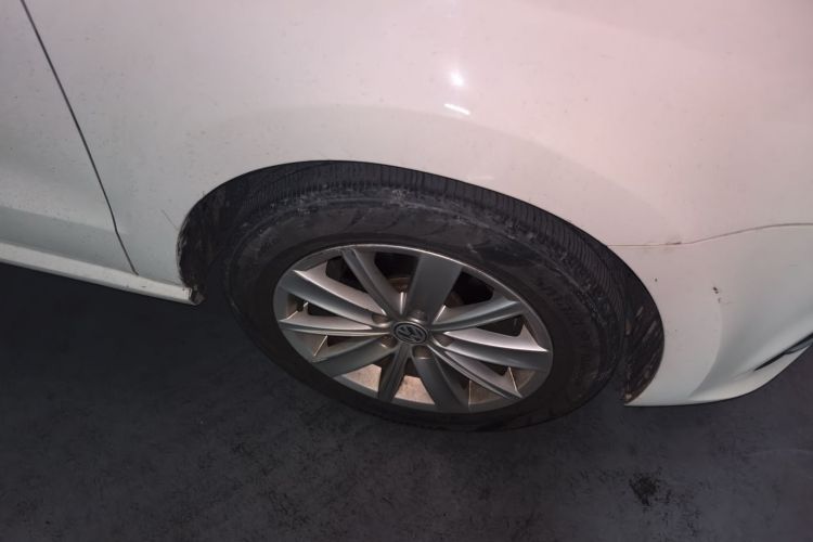 Volkswagen Polo 2015 car image #3