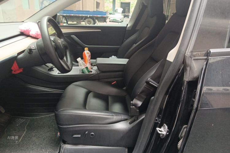 Tesla Model Y 2023 car image #17