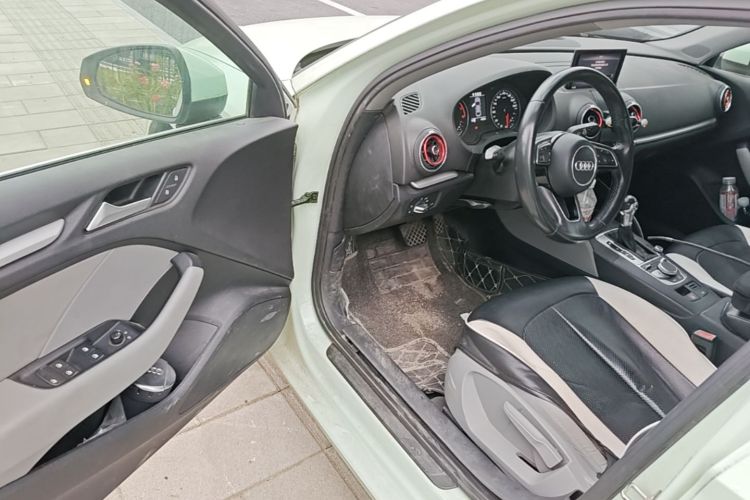 Audi A3 2018 immagine di auto #16