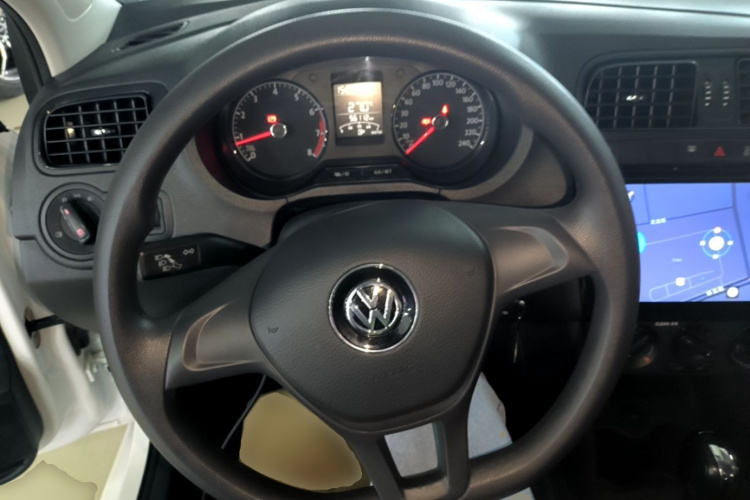 Volkswagen Polo 2018 car image #11