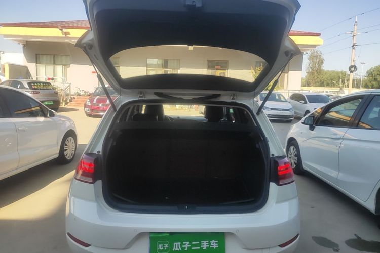Volkswagen Golf 2018 car image #19
