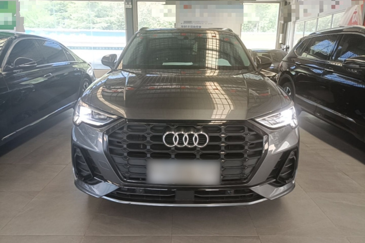Audi Q3 2021 car image #3
