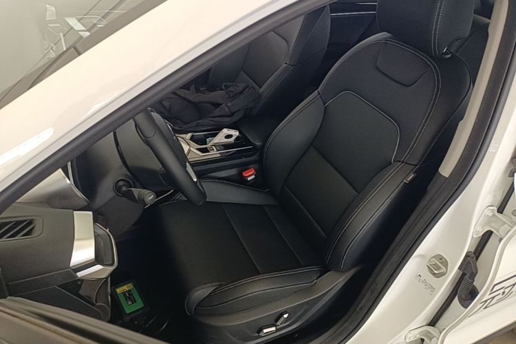 GEELY Coolray 2025 car image #15