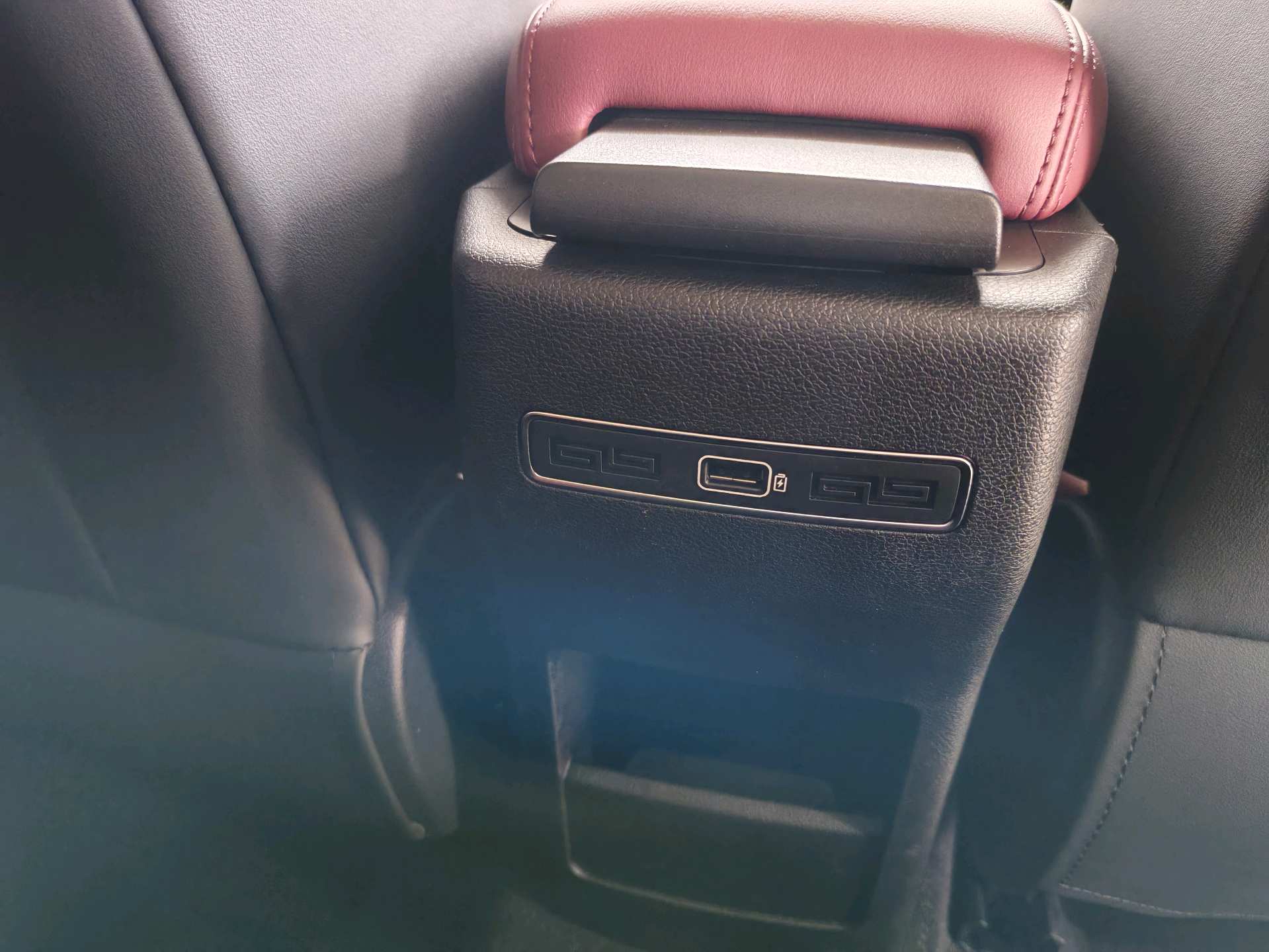 GEELY Coolray 2022 изображение автомобиля #9